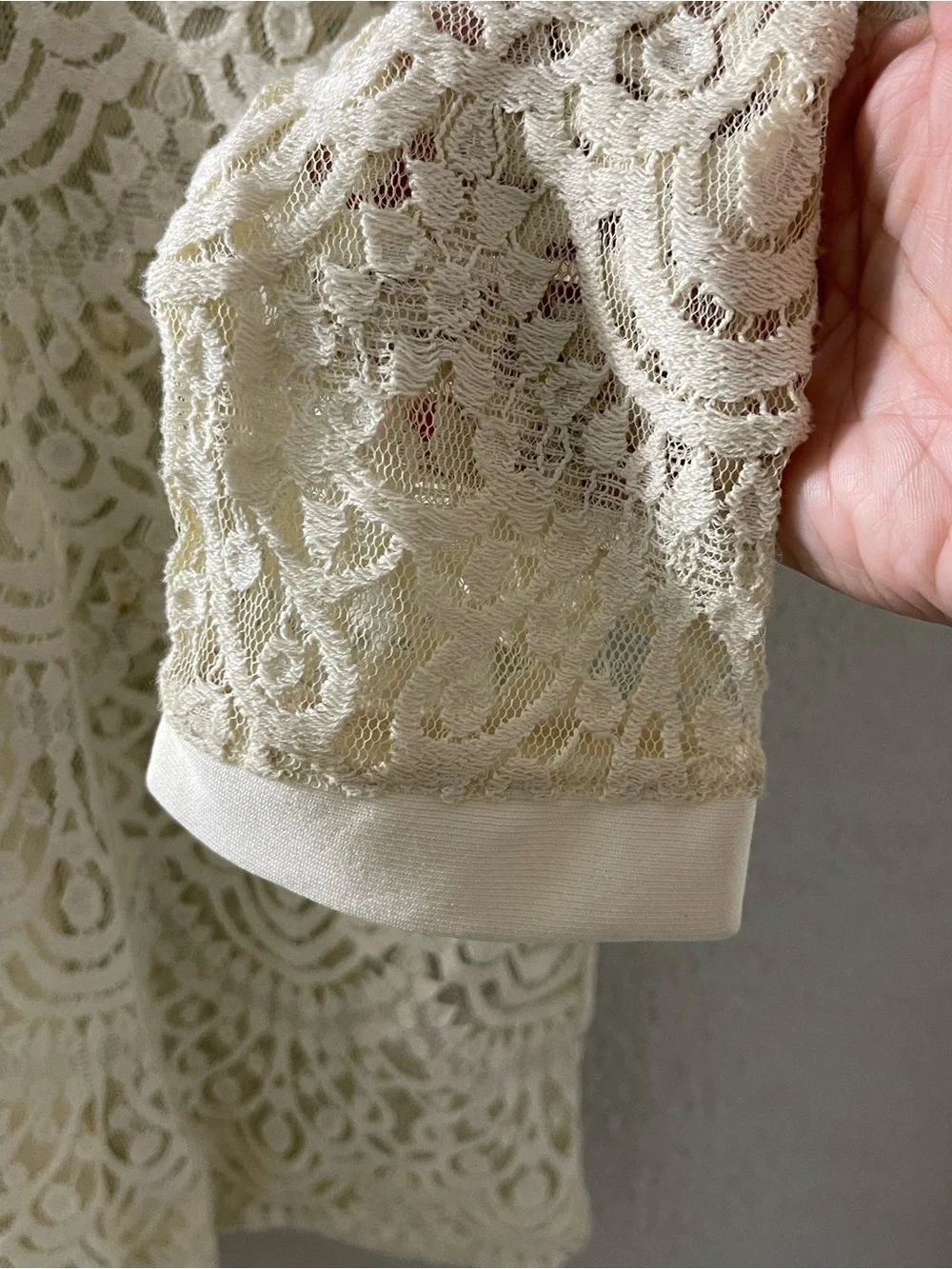 Banana Republic Women's Cream Lace Long-Sleeve Top Medium